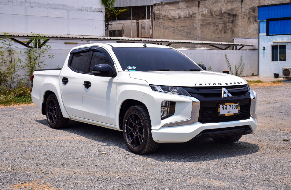 Mitsubishi 4dr GLX 