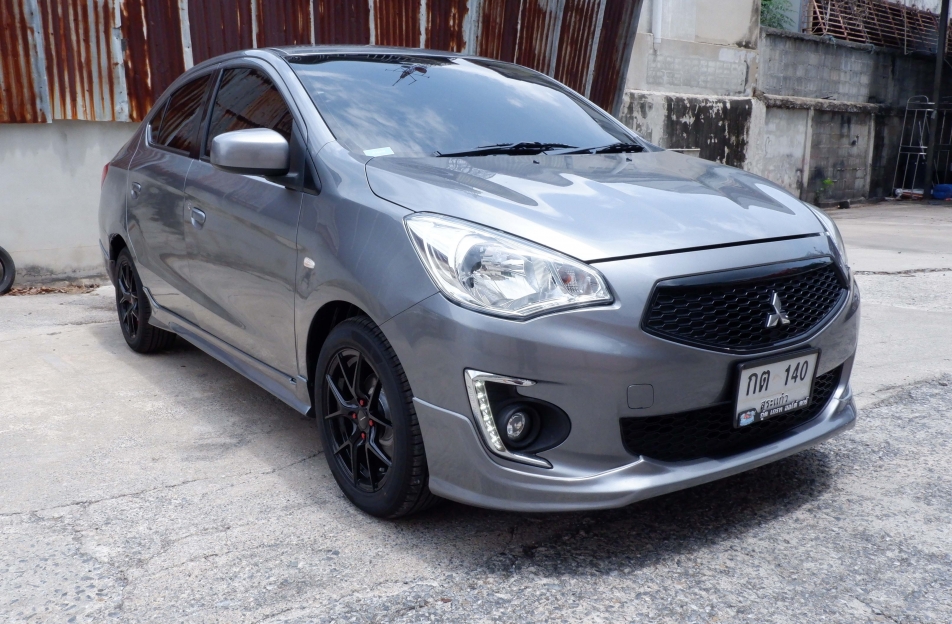 MITSUBISHI ATTRAGE GLX