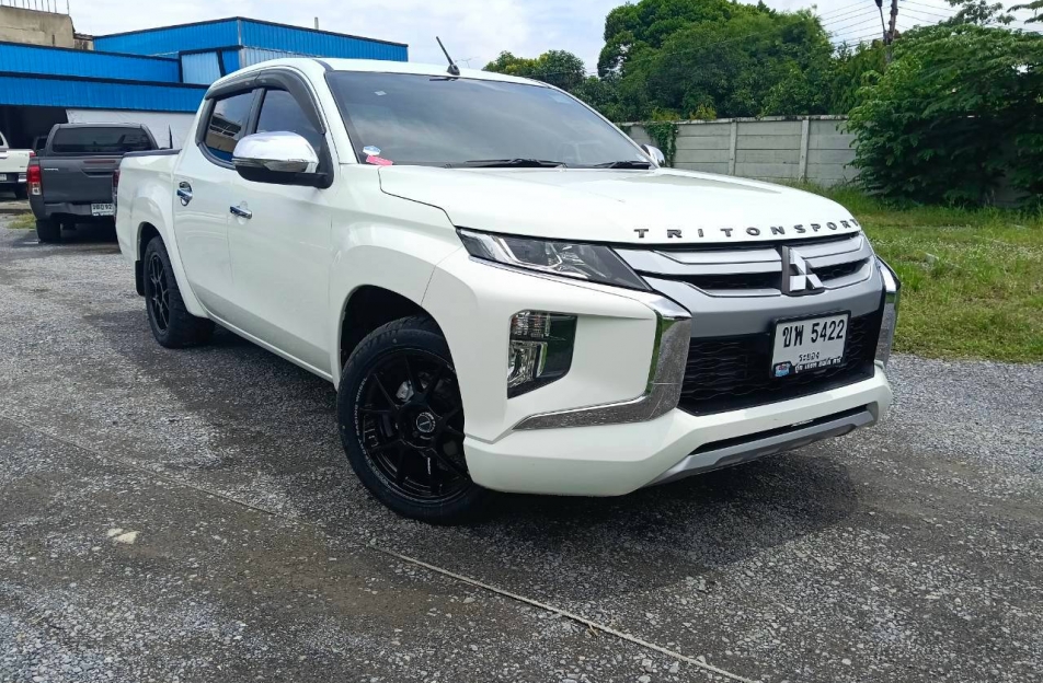 MITSUBISHI TRITION 4DR GLX 